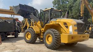 Cargadora de Ruedas Volvo L105H con Retroexcavadora Delantera y Trasera, Motor Cummins de 9 Toneladas, Bomba Hidráulica MOOG, Equipo de Construcción de Uso Pesado - Product Image 3