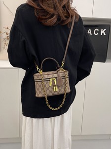 Monica <span class=keywords><strong>Chichi</strong></span> กระเป๋าแต่งหน้าแนวเรโทรขนาดเล็กสำหรับผู้หญิงพิมพ์ลายเสือดาวกระเป๋าทรงสี่เหลี่ยมสะพายข้างแบบสะพายไหล่ข้างเดียว - Product Image 5