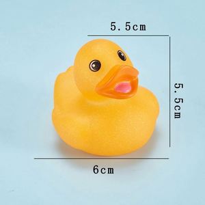ของเล่นพ่นน้ำรูปเป็ดสีเหลืองน่ารักสำหรับเด็ก  ทำจากพลาสติก  รูปการ์ตูนสัตว์หลากสีสัน - Product Image 6