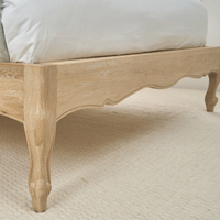 Lit en bois massif français vieilli de haute qualité, très grand lit, lit double style campagnard américain, meubles de chambre à coucher