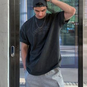 เสื้อยืดโอเวอร์ไซส์สำหรับผู้ชายผ้าฝ้าย100% แบบกำหนดเองรุ่นออกแบบได้ตามต้องการเสื้อผ้าแนวสตรีทพร้อมตัวอักษรปักลายผ้าถัก - Product Image 3
