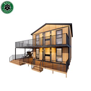Casa Prefabricada de Dos Pisos con Estructura de Acero Ligero para Sitios Turísticos, Casa Modular con Paneles de Pared con Aspecto de Madera y Escaleras con Barandilla Metálica - Product Image 1