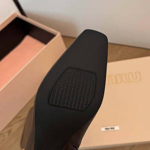 ओएम/ओटम 2025 नए पश्चिमी फ्लेक्स-लाइन वाली वेज एड़ी घुटने की उच्च महिलाओं 3 सेमी कम ब्लॉक एड़ी गैर-पर्ची एकमात्र ई/रो थोक आदेश आपूर्तिकर्ता - Product Image 6