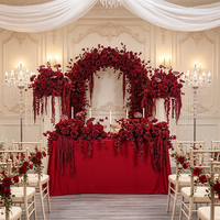 DKB Crafts, chemin de table en fleurs artificielles bordeaux personnalisé, arrangement floral rouge classique pour la décoration de la table de mariage