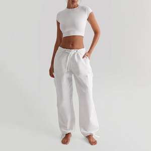 מכנסי ג'וגינג נשים עם לוגו בהתאמה אישית, שרוך במותן, גזרה רחבה, 100% כותנה, נגד כדוריות, עם כיסי קרגו - Product Image 4