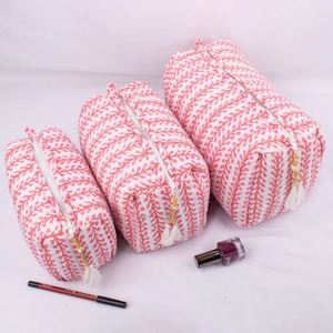 Bolsa Organizadora de Cosméticos de Algodón Acolchada, Portátil, Personalizada, de Gran Capacidad, Ligera y Ecológica, con Estampado de Bloques, Cierre y Borla - Product Image 1