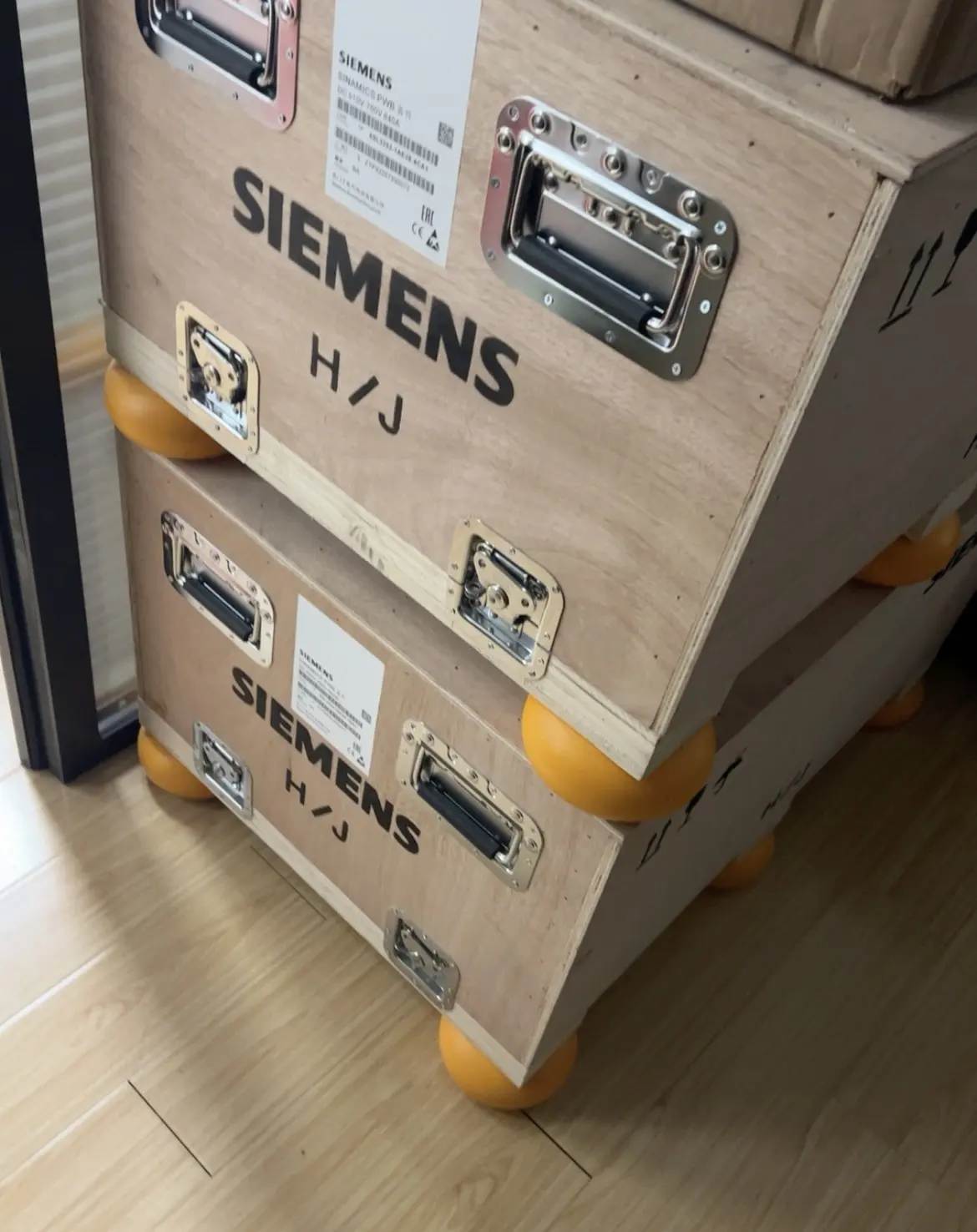 Siemens sinabackup yedek güç bloğu 6SL3351-1AE36-1BA1 için 380-480V üç fazlı AC 50/60Hz 100% yepyeni ve kökeni