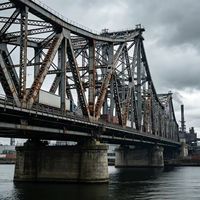 Pont à treillis en acier multi-usage, structure métallique rivetée haute résistance pour les projets de routes et de transport ferroviaire urbains