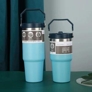 2025 Emerit gros Logo personnalisé 20oz 30oz gobelet de voyage de voiture isolé sous vide à double paroi avec poignée embout pliable - Product Image 4