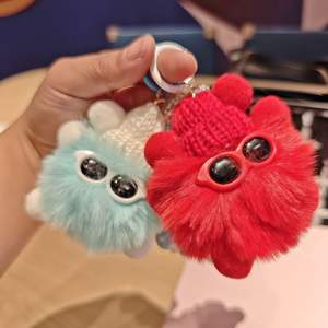 พวงกุญแจไฟพีวีซีรูปลูกบอลทำจากผ้ากำมะหยี่นุ่มจี้ของขวัญสำหรับกระเป๋าโทรศัพท์สำหรับใช้ในชีวิตประจำวันและเป็นคู่ - Product Image 3