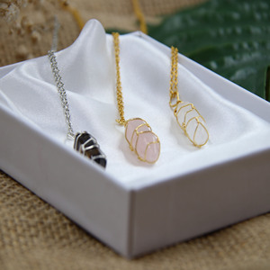 Collier pendentif hexagonal personnalisé C&H, fait main, en pierre naturelle, cristal, pointe de balle, bijoux en fil métallique - Product Image 1
