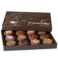 Boîte à gâteau de luxe gravée en feuille d'or pour chocolats, dattes et snacks, boîtes rigides OEM avec doublure en éponge et gaufrage pour l'emballage au Moyen-Orient
