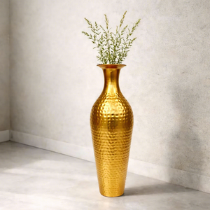 Vase de sol en métal martelé finition or fait main pour la décoration intérieure, grand vase décoratif pour fleurs, vase d'appoint rustique moderne et haut - Product Image 1