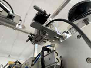 Mesin Pelabel Otomatis untuk Menempelkan Stempel Pajak dengan Lem Panas - Product Image 4