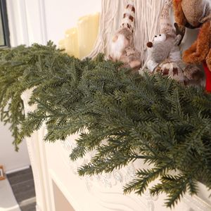 Guirlande artificielle Xionda en pin et cyprès, 24 pouces, décoration murale de Noël, matière PVC verte - Product Image 4