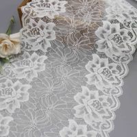 Fourniture d'usine : Dentelle extensible large en nylon et élasthanne avec motifs à pois, éventails et feuilles florales pour lingerie et robes