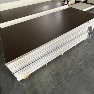Panneaux muraux composites en bois doré au design spécial, placage de bambou au charbon de bois haute brillance et imperméable pour la <span class=keywords><strong>décoration</strong></span> intérieure de luxe - Product Image 1