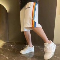 Shorts unisexe tendance pour jeunes, style couple, avec sangle rayée arc-en-ciel, design palmier style streetwear décontracté