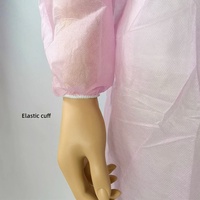 Gaun Isolasi Sekali Pakai Warna Pink, Bernapas, Manset Elastis yang Dapat Disesuaikan, Cocok untuk Salon Kecantikan, Seniman Tato, Pakaian Bersih, Pakai dari Belakang ke Depan