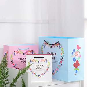 Bolsa de Regalo de Cartón Blanco Exquisita al por Mayor de Fábrica con Asa de Cuerda, Impresión Offset Personalizable, Embalaje para Dulces y Frutas, Guangdong - Product Image 3