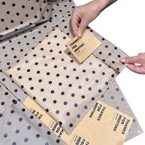 Sacs d'emballage plats en plastique PE mat givré à pois couleur lin pour magasins de chaussures et de vêtements, logo personnalisé, vente en gros - Product Image 5