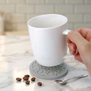 Sous-verre en ciment fait main avec motif circulaire complexe pour la décoration intérieure et les loisirs créatifs pour adultes - Product Image 1