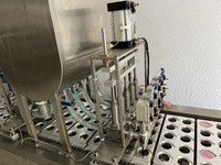 Machine de remplissage et de scellage de tasses de communion préremplies automatiques pour l'emballage de tasses en plastique de vin sacré d'église congrégations chrétiennes