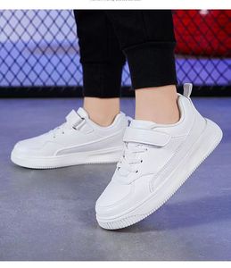 รองเท้าเด็กนักเรียนแบบลำลองสีดำขาว หนัง PU น้ำหนักเบา ขายดีทุกฤดู สำหรับเด็กชายและเด็กหญิง ส่งตรงจากโรงงาน - Product Image 5