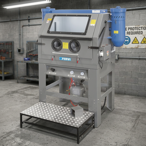 Sableuse abrasive haute pression FERVI avec 2 systèmes d'aspiration sous vide, éclairée, capacité de 150 kg, débit d'air de 31 SCFM - Product Image 3