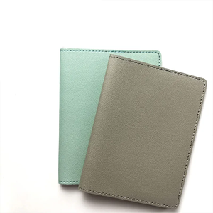 Vente en gros de couverture de <span class=keywords><strong>passeport</strong></span> en cuir PU avec logo personnalisé portefeuille de <span class=keywords><strong>voyage</strong></span> best seller avec fente pour carte porte-<span class=keywords><strong>passeport</strong></span> - Product Image 4