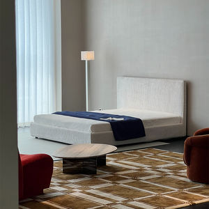 Base de Cama Moderna Minimalista de Tela Blanca Texturizada para Hogar y Hotel, Estilo Simple, Tapizada, Tamaños King y Queen - Product Image 1