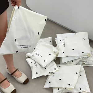 Sobres de Polietileno Personalizados, Bolsas de Plástico para Empaque de Ropa con Fuerte Adhesión, Bolsa de Polietileno Negra Mate con Logotipo - Product Image 2