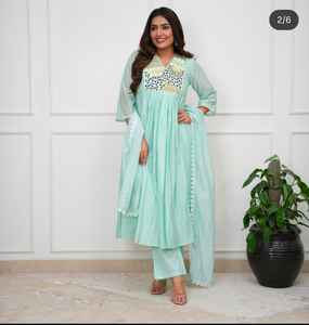 Conjunto de Kurta y Pantalón de Algodón Estilo Étnico Indio para Mujer con Diseño de Bordado, Ideal para Bodas, Fiestas y Eventos Festivos, Venta al por Mayor - Product Image 5