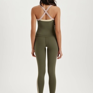 ชุดโยคะฟิตเนสแบบย้อนกลับได้ เป็นมิตรกับสิ่งแวดล้อม พร้อมเสื้อชั้นในออกกำลังกายลายเส้นตัดกันสูง ระบายอากาศ แห้งเร็ว ชุด 2 ชิ้น - Product Image 4