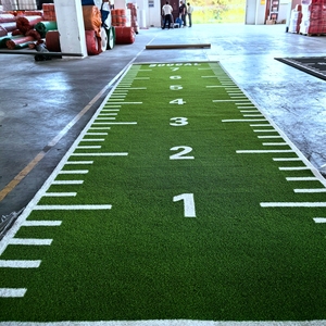 Herbe artificielle de <span class=keywords><strong>gazon</strong></span> <span class=keywords><strong>synthétique</strong></span> de pelouse de tapis de 15mm pour le terrain de golf - Product Image 2