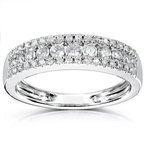 Anillo de Diamantes F1611 en Oro Blanco para Mujer, Corte Brillante Redondo, Color G Natural, con Piedras Laterales - Product Image 1