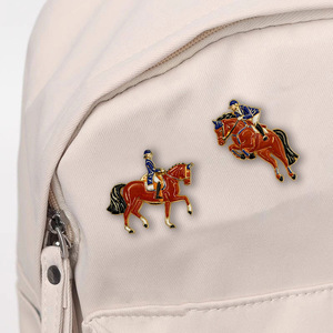 Pin Enamel Klub Berkuda, Bros Logam Berkuda Dressage, Lencana Kompetisi Lintasan Rintangan - Product Image 3