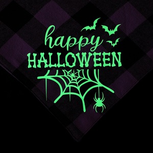 Écharpe et serviette triangulaire personnalisées pour chien - Accessoire lumineux réfléchissant à carreaux pour Halloween - Product Image 3