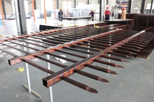 Panneaux en acier couleur bronze F001 2026, clôture en acier galvanisé avec <span class=keywords><strong>ancrage</strong></span> extérieur - Product Image 2
