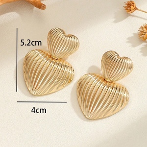 Jingciren Boutique European and American personality striped love earrings cold wind metal earrings temperament fashion high-end - Product Image 4