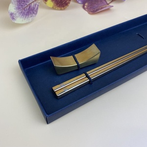 Palillos duraderos de fibra de vidrio negro mate con favores de boda de aleación a prueba de moho con soporte Palillos Chinos - Product Image 2