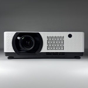Projecteur laser professionnel 8500 lumens avec correction de l'écartement de l'objectif et correction trapézoïdale pour une utilisation multi-formats - Product Image 3