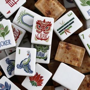 Nuevas fichas de mahjong americanas transfronterizas de acrílico de cuatro capas con veta de madera pintada e impresión interior - Product Image 1