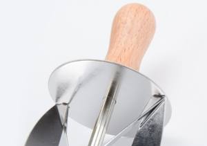 Rouleau de coupe de pâte à Croissant en acier inoxydable de qualité alimentaire, outil de cuisson de pâtisserie avec poignée en bois - Product Image 4