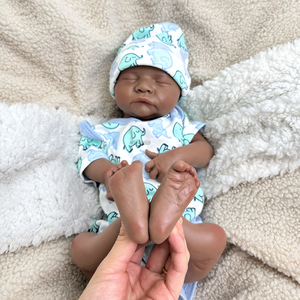 Boneka Bayi Laki-laki Silikon Reborn Kulit Gelap dengan Urat Detail, Dapat Dicuci, Berkualitas Tinggi untuk Simulasi Perawatan Anak - Product Image 4