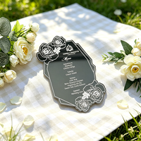 Cartes de menu élégantes et tendance en acrylique effet miroir argenté, motif texte blanc estampé à chaud pour restaurant et célébrations