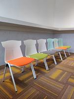 Chaise de bureau moderne pour cadres et étudiants adultes, en tissu, avec tablette d'écriture intégrée