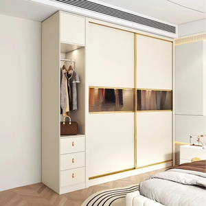 Armoire moderne crème sur mesure pour chambre à coucher avec portes coulissantes, panneaux en verre, tiroirs, tringles à vêtements et étagères - Product Image 1