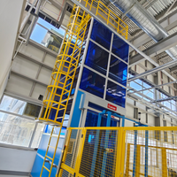 Système de ligne de production pour produits alimentaires et chimiques, avec élévateur vertical à entraînement par courroie en acier inoxydable, capacité 5000 kg, contrôle PLC, configuration en Z