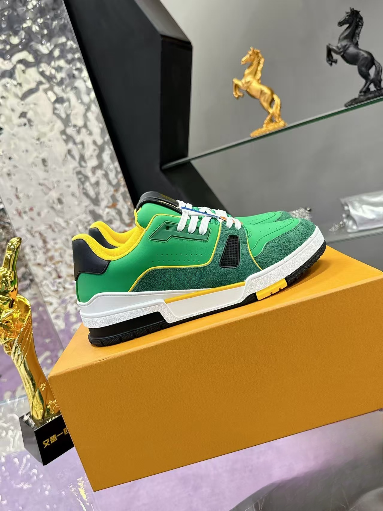 สีเขียว